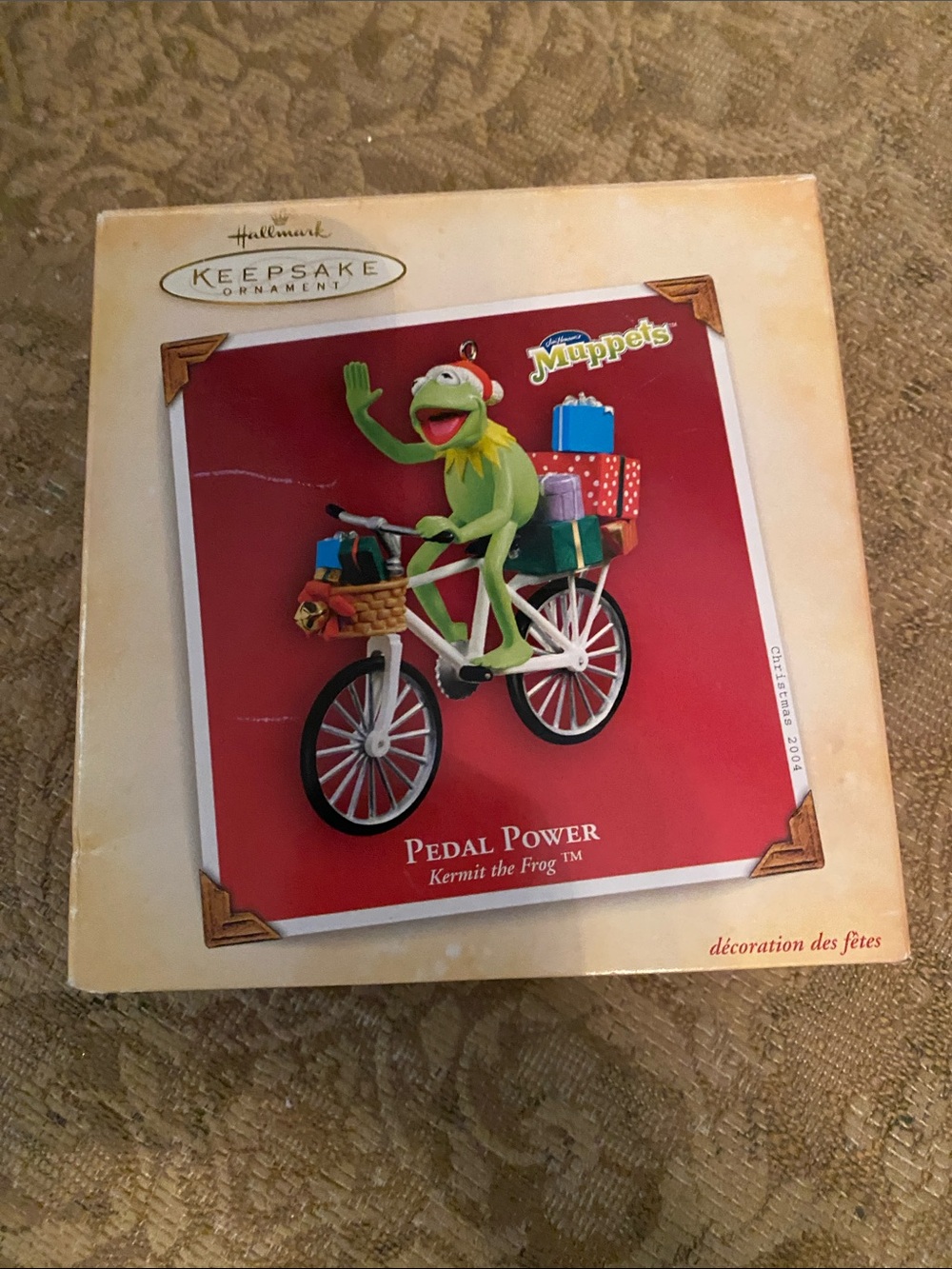 Hallmark Keepsake Kermit the Frog Ornament - Green with Red Accents